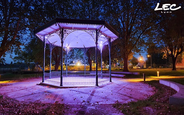 <p>Eclairage du kiosque dans le jardin du cœur de Comines avec des projecteurs Luminy 4 ref 4040 RGW</p>
