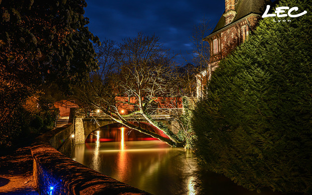 <p>L’ensemble des mises en lumière donnent au parcours et par conséquent à la ville de Vendôme une véritable identité nocturne.</p>
