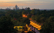 Un chemin de lumière vers le Taj Mahal